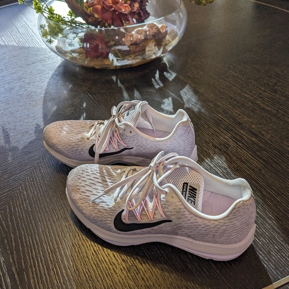 Nike winflo 5.0 like new gray lavender - Picture 1 of 8